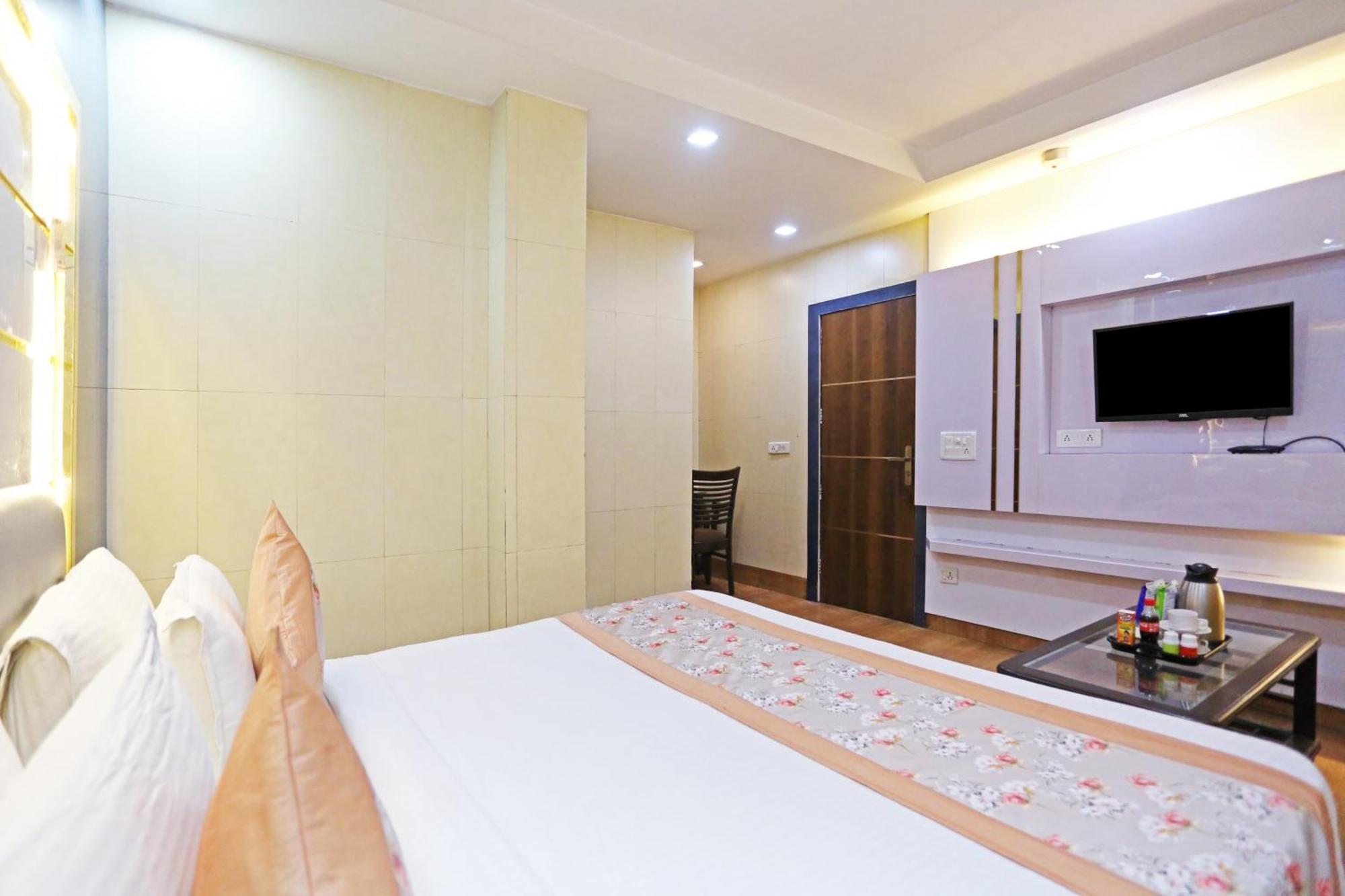 Hotel Preet Palace -5 Mints Walk From Nizamuddin Railway Station New Delhi Ngoại thất bức ảnh