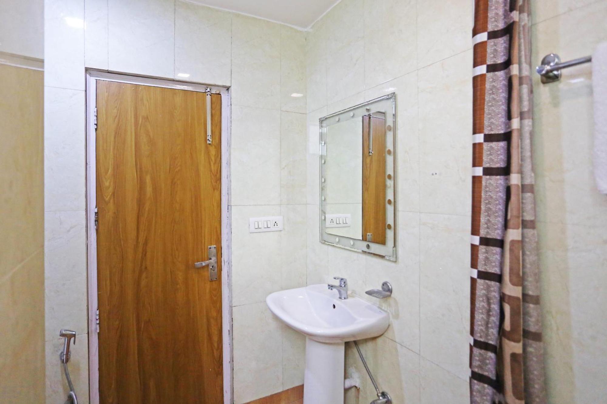 Hotel Preet Palace -5 Mints Walk From Nizamuddin Railway Station New Delhi Ngoại thất bức ảnh