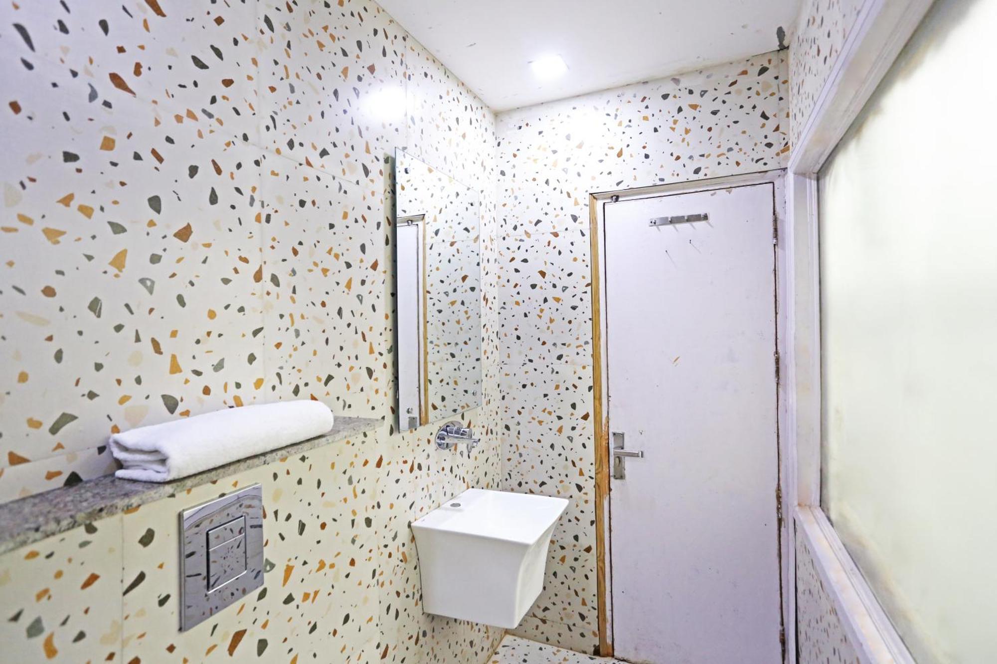 Hotel Preet Palace -5 Mints Walk From Nizamuddin Railway Station New Delhi Ngoại thất bức ảnh